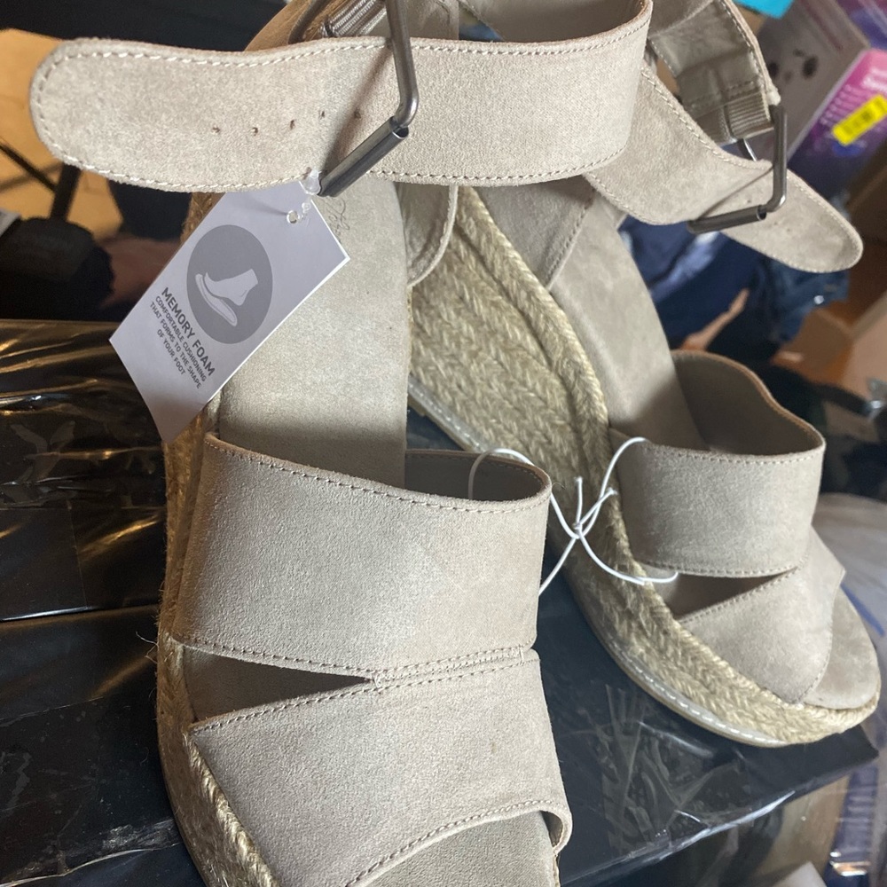 Universal thread new wedges size 10